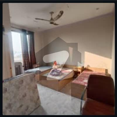 1 Kanal 3.5 Storey Building For Rental Income Available on 200 Feet Road Township