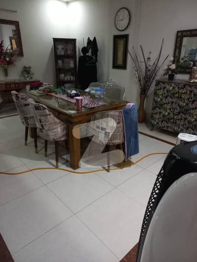 5 Marla Street Corner Old House For Sale