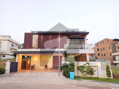 1 Kanal Owner Build Modern & Elegant Bungalow With Basement Up For Sale