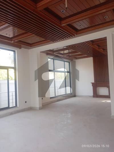 G 6 FULL (680 SQ YDS ) HOUSE UN FURNSHED AVIALABLE FOR RENT