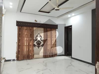 DEFENCE BEAUTIFUL UPPER PORTION FOR RENT
