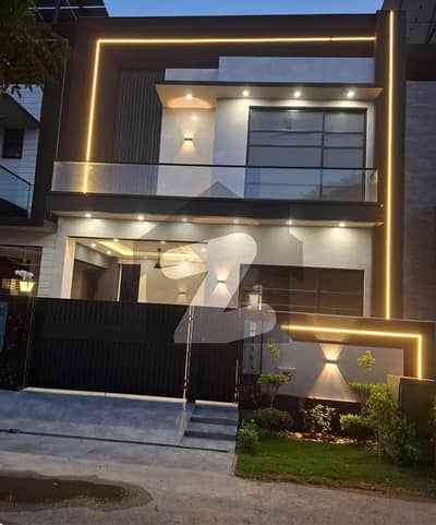 SYED BROTHERS PROUDLY OFFERS: 5-Marla Elegant And Fully Maintained Modern Bungalow Is Available In The Best Block Of DHA Lahore.