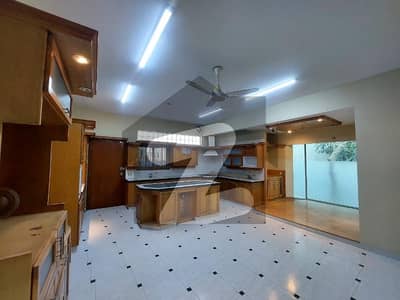 Prime Location House Of 500 Square Yards Available For sale In DHA Phase 7