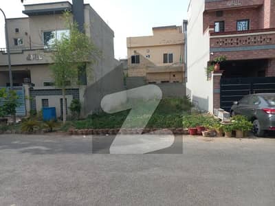 5 MARLA FACING PARK POSESSION PLOT IN KHAYABAN E AMIN - L BLOCK
