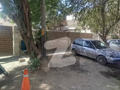 600 sq yards old independent banglow single storey VIP location of tipu sultan road. 600 sq yards old independent banglow single storey VIP location of tipu sultan road.