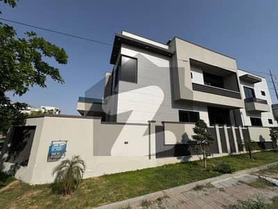 Brand New 1 Kanal Executive Corner Residence Double Kitchen & Independent Living