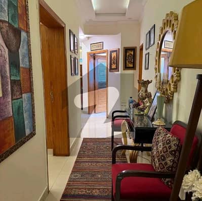 A Spacious 3000 Square Feet Flat In F-11