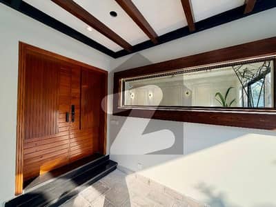Bahria Enclave Islamabad 10 Marla Modern House Available For Sale.