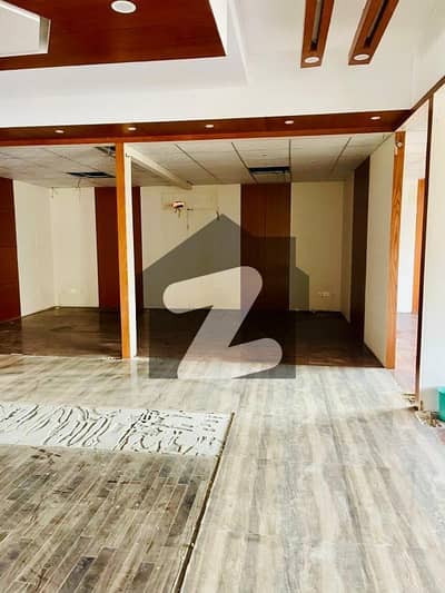 بلیو ایریا اسلام آباد میں 9 مرلہ دفتر 6.5 لاکھ میں کرایہ پر دستیاب ہے۔