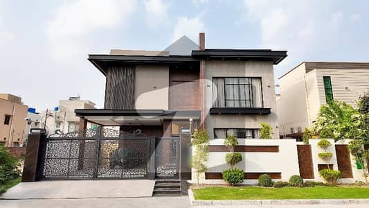 Prime Location House Of 1 Kanal Is Available For Sale In Green City - Block B, Lahore