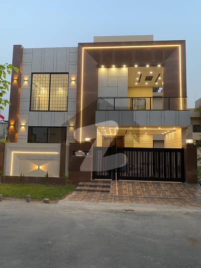 10 MARLA BRAND NEW ULTRA MODERN DESIGN HOUSE FOR SALE