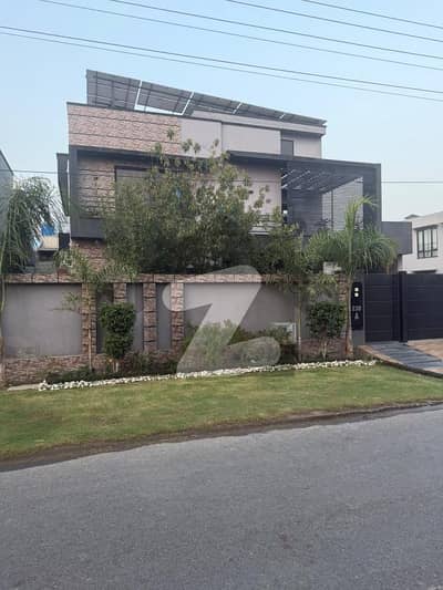 Central Park Housing Scheme  1 Kanal House for sale  Hot Location  near to park masjid and market