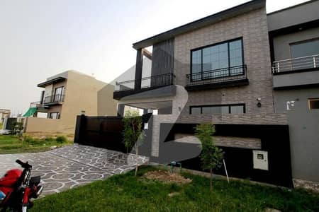 10 Marla Modern House Available for Sale in Prime DHA Lahore