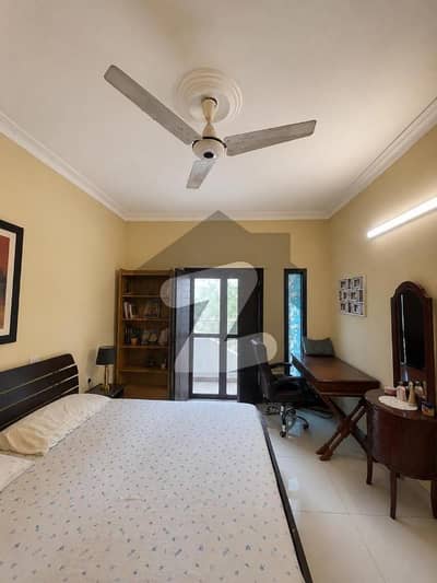 A STEAL OF 100 YARDS LUXURY BUNGALOW IN PRIME LOCATION