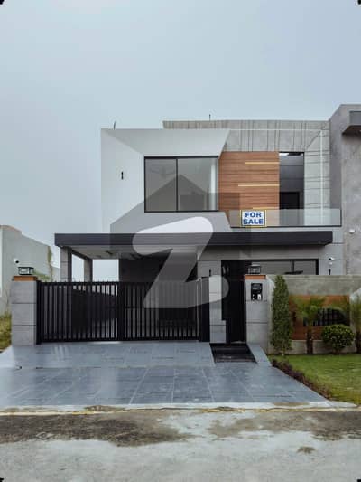 10 MARLA ELEGANT SUPER HOT LOCATED OWNER BUILD BUNGALOW WITH SERVANT QUARTER IS AVAILABLE IN THE BEST BLOCK OF DHA LAHORE.