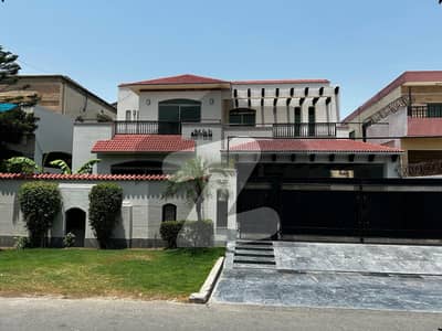 1 KANAL ELEGANT AND FULLY MAINTAINED SUPER HOT LOCATED BUNGALOW IS AVAILABLE IN THE BEST BLOCK OF DHA LAHORE
