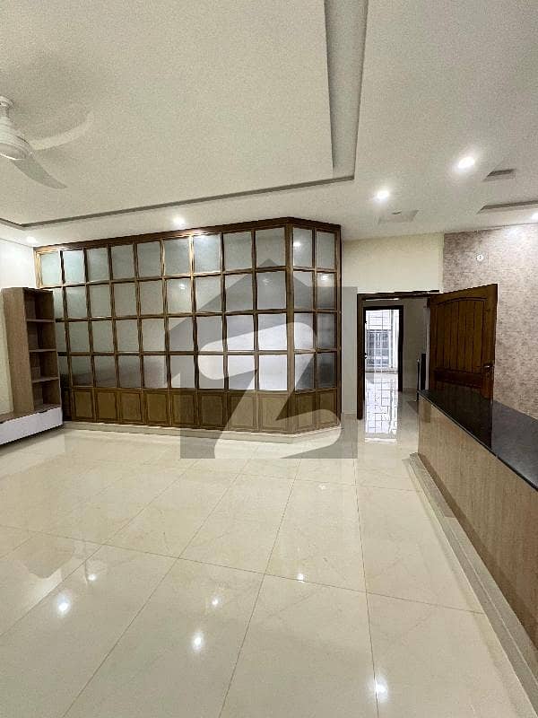 FIVE MASTER BEDROOM & EXTRA LAND AND CORNER FIVE MASTER BEDROOM & EXTRA LAND AND CORNER