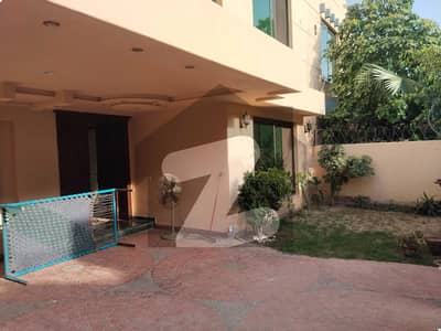 10 MARLA ELEGANT AND FULLY MAINTAINED SUPER HOT LOCATED BUNGALOW IS AVAILABLE IN THE BEST BLOCK OF DHA LAHORE | SERVANT QUARTER