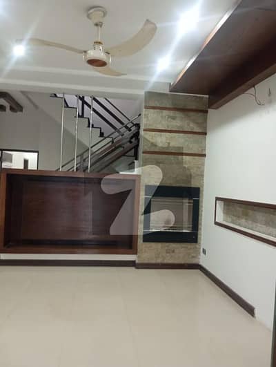Beautiful 10 Marla Well-Maintained Bungalow for Sale in Green City
