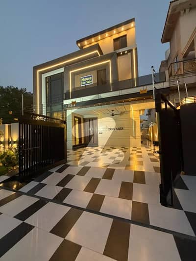 central park A black most beautiful and good looking house near to park Masjid and market Hot location tope of Lin House central park A black most beautiful and good looking house near to park Masjid and market Hot location tope of Lin House