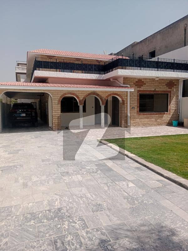 F-10/4 Exclusive 7-Bedroom 1022 Yards House, Demand 35 Crores F-10/4 Exclusive 7-Bedroom 1022 Yards House, Demand 35 Crores