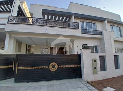 بحریہ انکلیو بحریہ ٹاؤن,اسلام آباد میں 5 کمروں کا 10 مرلہ مکان 5.25 کروڑ میں برائے فروخت۔