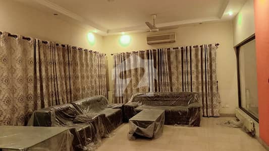 جوہر ٹاؤن فیز 2 جوہر ٹاؤن,لاہور میں 6 کمروں کا 2 کنال مکان 13.0 لاکھ میں کرایہ پر دستیاب ہے۔