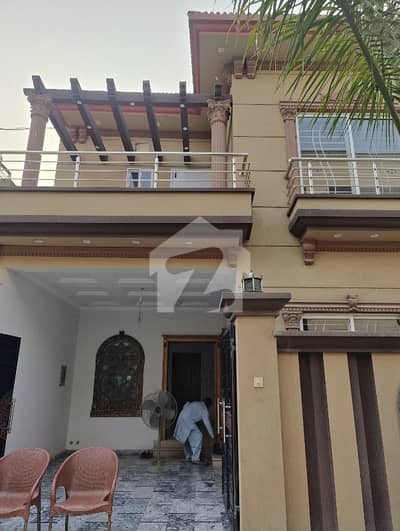 الفلاح ٹاؤن لاہور میں 5 کمروں کا 5 مرلہ مکان 2.35 کروڑ میں برائے فروخت۔