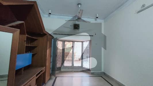 فیروزپور روڈ لاہور میں 8 کمروں کا 1 کنال مکان 6.5 کروڑ میں برائے فروخت۔