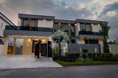 01 KANAL BRAND NEW HOUSE FOR SALE IN DHA PHASE 7