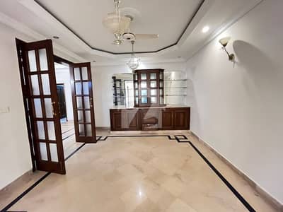 G-11/3 Upper Portion 3 Bed Separate Gate