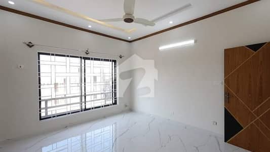 G10/2 600 Yards Upper Portion 3Bed Separate Gate For Rent