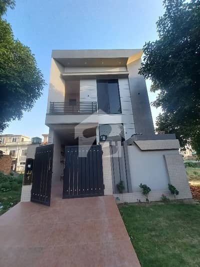5.5 Marla Brand New Luxurious House At Main 80 Feet Road Of Formanites Housing Scheme! 5.5 Marla Brand New Luxurious House At Main 80 Feet Road Of Formanites Housing Scheme!