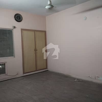 گلستانِِ جوہر ۔ بلاک 13 گلستانِ جوہر,کراچی میں 3 کمروں کا 7 مرلہ فلیٹ 1.25 کروڑ میں برائے فروخت۔