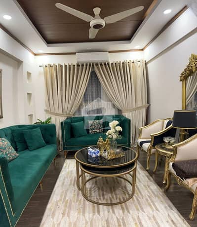 ڈی ایچ اے فیز 6 ڈی ایچ اے ڈیفینس,کراچی میں 3 کمروں کا 8 مرلہ فلیٹ 5.25 کروڑ میں برائے فروخت۔