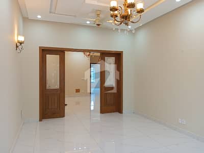 ٹاپ سٹی 1 اسلام آباد میں 5 کمروں کا 10 مرلہ مکان 1.6 لاکھ میں کرایہ پر دستیاب ہے۔