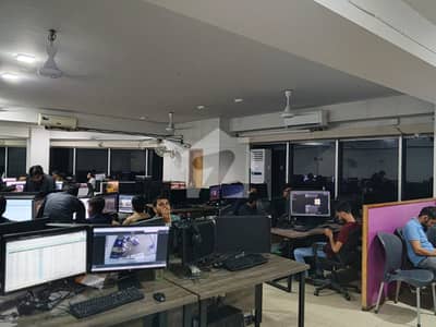 شاہراہِ فیصل کراچی میں 10 مرلہ Studio دفتر 5.78 لاکھ میں کرایہ پر دستیاب ہے۔