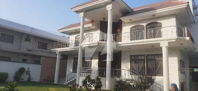 VIP Block-7 White House elevation Seven Bed One Unit (Tripple Storey) 1000 Sq Yds Lexurious Bungalow with Swiming Pool