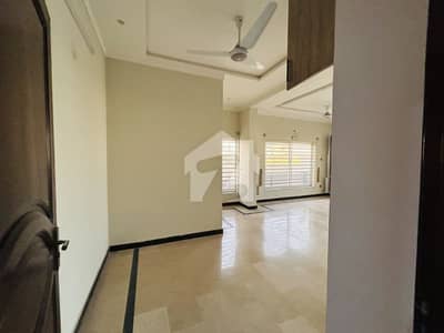 Multi Garden b17 knnal ground portion Availble for rent