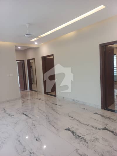 Lake View Living Modern Apartment For Rent With A View That Steals The Show!