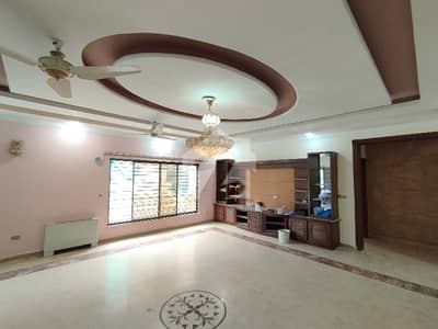 600 Yard Beautiful Upper Portion Available For Rent In I-8 600 Yard Beautiful Upper Portion Available For Rent In I-8