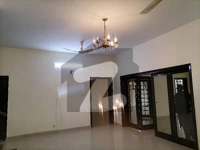 ای ۔ 7 اسلام آباد میں 4 کمروں کا 2 کنال مکان 6.0 لاکھ میں کرایہ پر دستیاب ہے۔