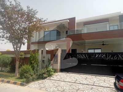 اتحاد گارڈن فیز 1 - بلاک اے اتحاد گارڈن فیز 1,اتحاد گارڈن,ایئر پورٹ روڈ,رحیم یار خان میں 7 کمروں کا 1 کنال مکان 15.0 کروڑ میں برائے فروخت۔