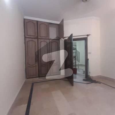 جی ۔ 13 اسلام آباد میں 2 کمروں کا 4 مرلہ بالائی پورشن 52.0 ہزار میں کرایہ پر دستیاب ہے۔