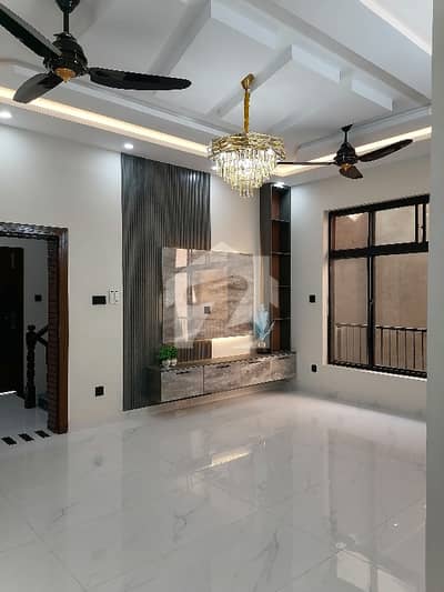 10 Marla Brand New House Available For Sale in Prime Location 10 Marla Brand New House Available For Sale in Prime Location