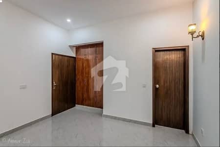 4Bed DDL 125sq Yd Villa FOR SALE At ALI BLOCK All Amenities Nearby Including MOSQUE, General Store & Parks