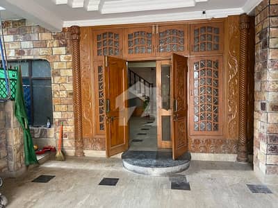 F-7/2 500 Square Yard House Available For Sale