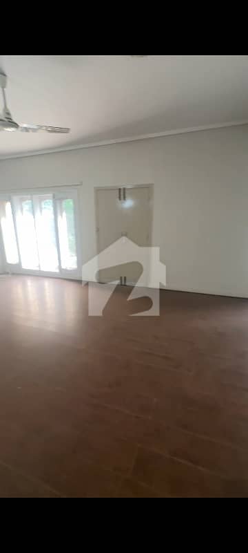 500 Yards Livable House For Sale F-8/1, Islamabad Location: F-8/1, Islamabad