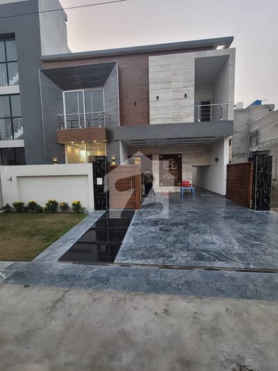 **Prime 10 Marla House For Sale In Park View City, Lahore**