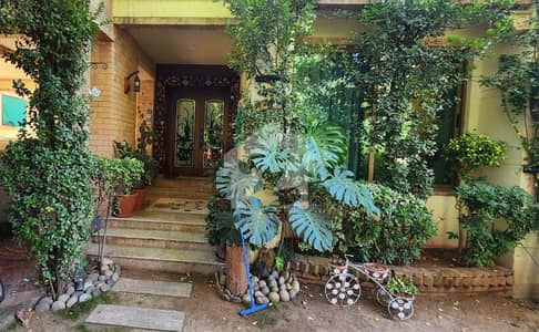 ایف ۔ 8 اسلام آباد میں 6 کمروں کا 1 کنال مکان 26.0 کروڑ میں برائے فروخت۔